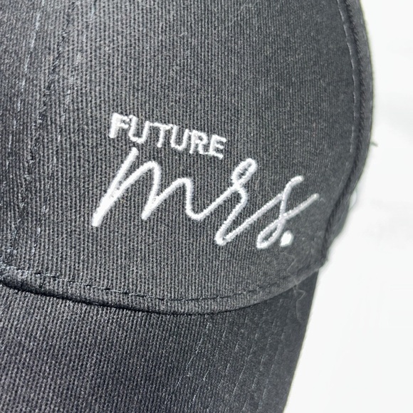 Black 'Future Mrs.' Baseball Cap Bride to be, Wedding - Picture 2 of 9